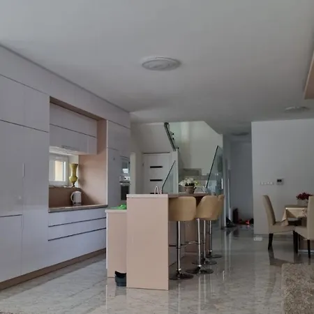 Sarkcsillag Teljes Csaladihaz- Star Complete Family House
