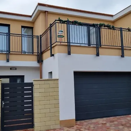 Sarkcsillag Teljes Csaladihaz- Star Complete Family House Apartman Szeged