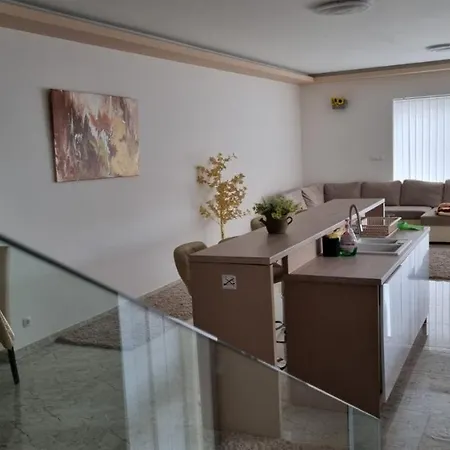 Apartment Sarkcsillag Teljes Csaladihaz- Star Complete Family House *