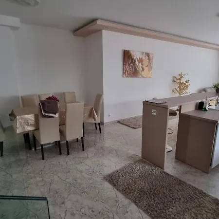 Apartment Sarkcsillag Teljes Csaladihaz- Star Complete Family House *