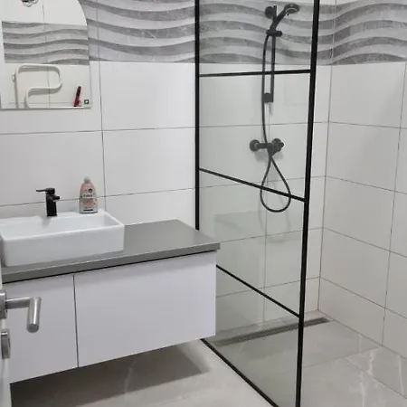 Sarkcsillag Teljes Csaladihaz- Star Complete Family House * Szeged