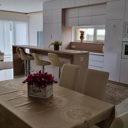 Apartment Sarkcsillag Teljes Csaladihaz- Star Complete Family House *